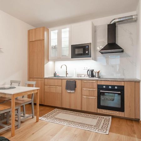 Apartment With Balcony Прага Екстер'єр фото