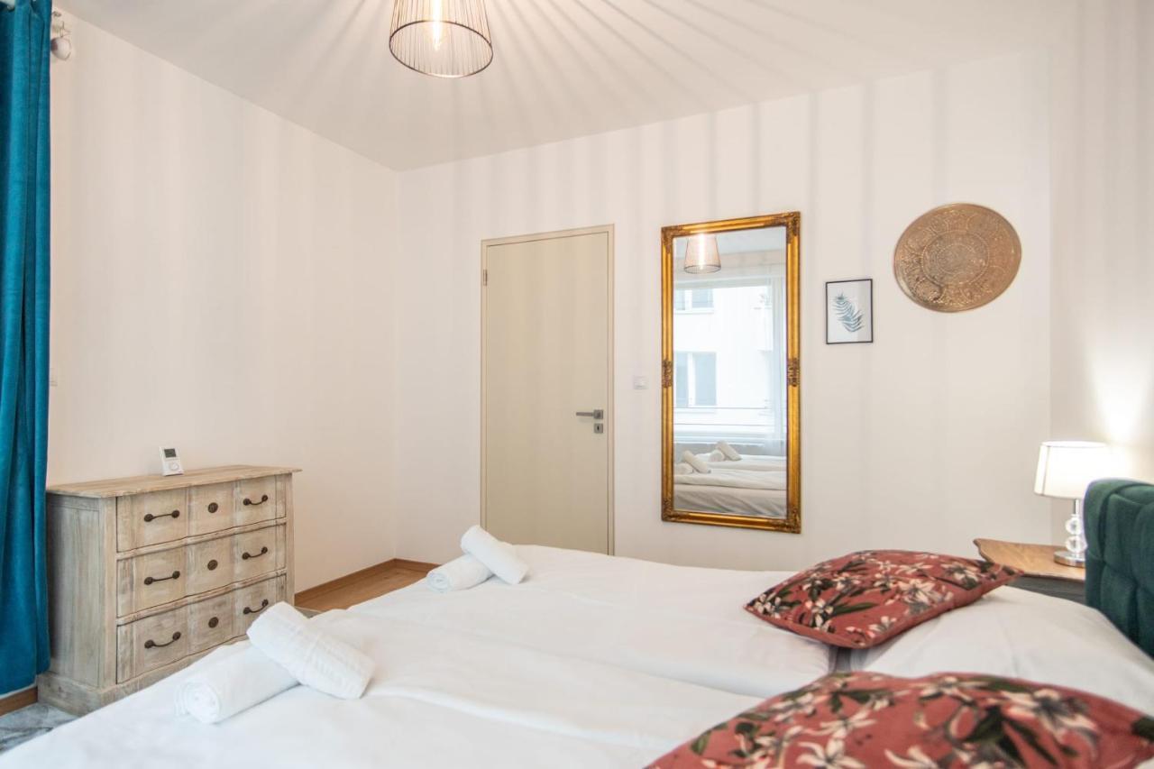 Apartment With Balcony Прага Екстер'єр фото